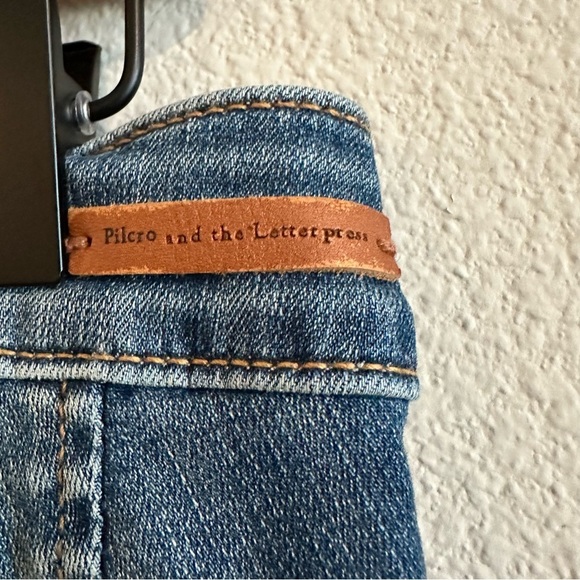 Pilcro Classic Blue Women's Jeans - Picture 5 of 9
